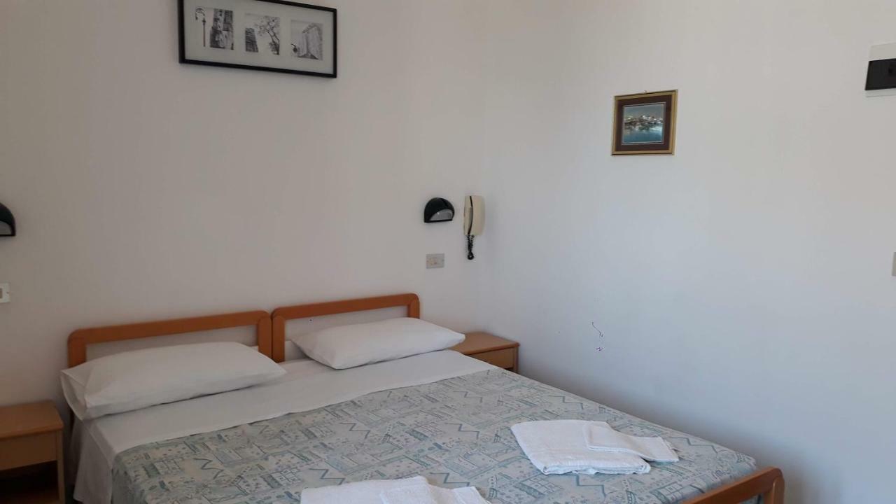 Hotel Rosa Римини Экстерьер фото